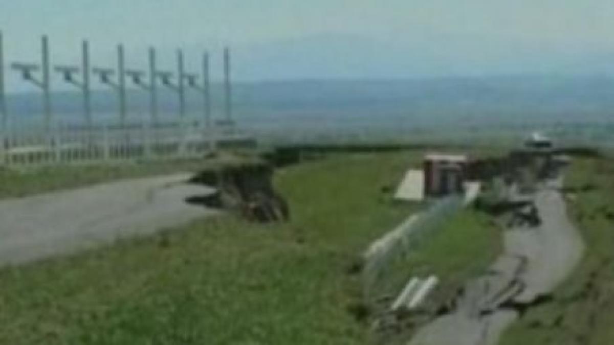 aterizari in sistem manual pe aeroportul din sibiu din cauza unei alunecari de teren video