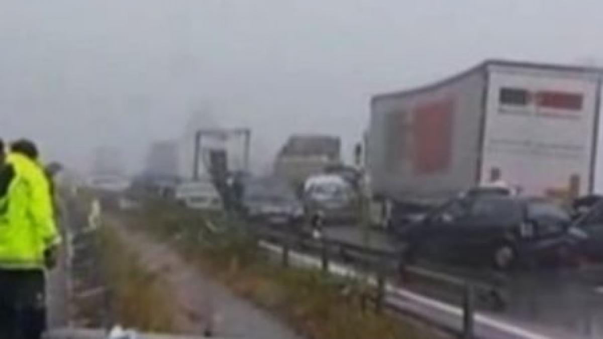 zi neagra pe o autostrada din portugalia 5 morti si 70 de raniti in urma a doua accidente video