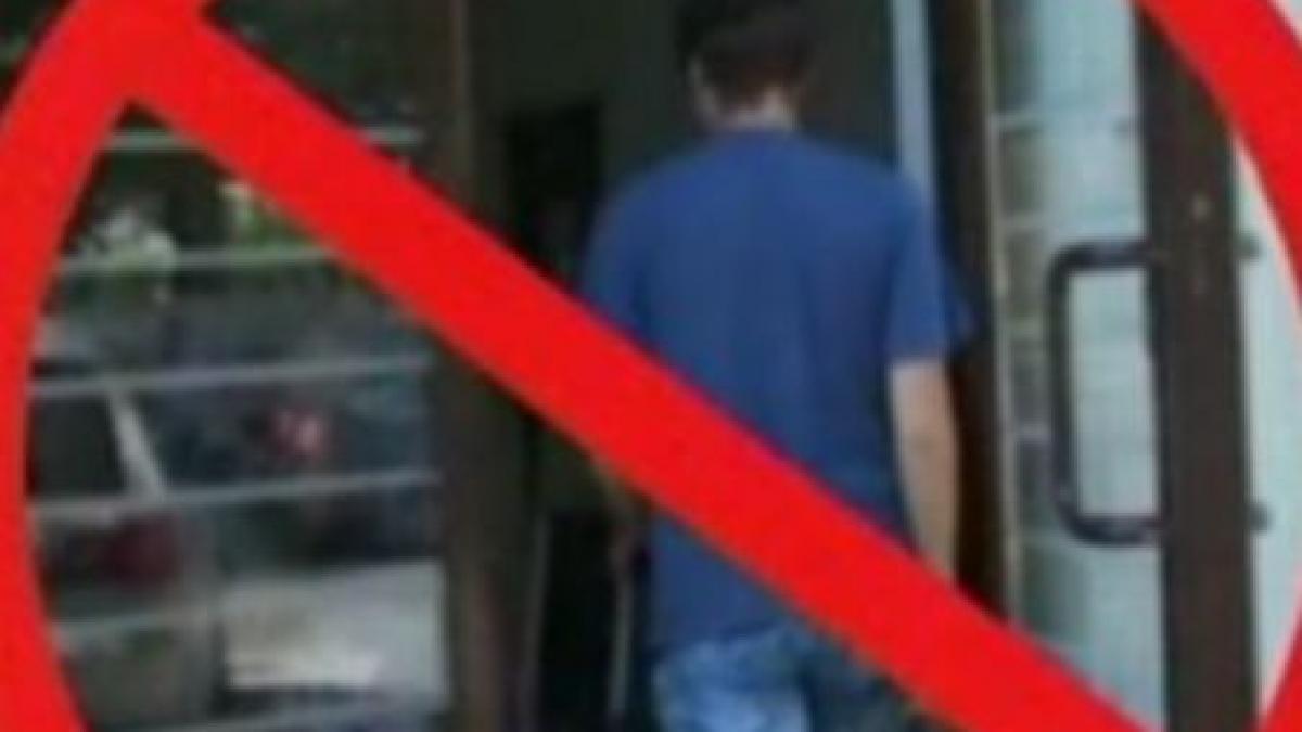 interzis cu pantaloni scurti la primaria din bistrita video