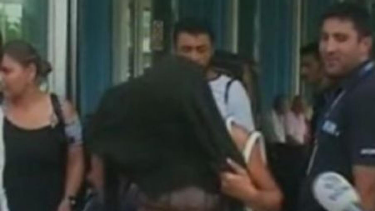 al treilea val de romi repatriati ne a dat 300 sa nu le mai mancam painea video