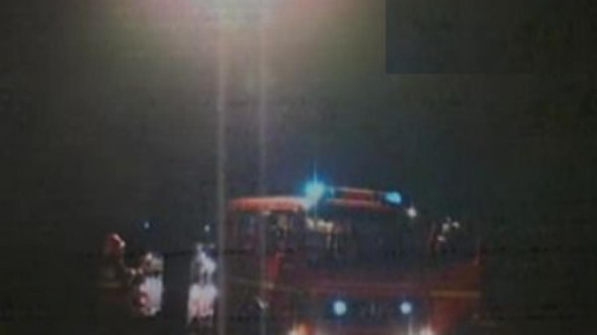 dambovita suparat pe fosta sotie un barbat s a urcat pe un stalp de telegraf video