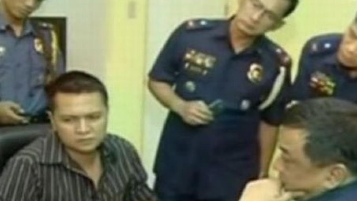 filipine patru oameni impuscati mortal dupa ce mai multi agresori au oprit un autobuz de pasageri