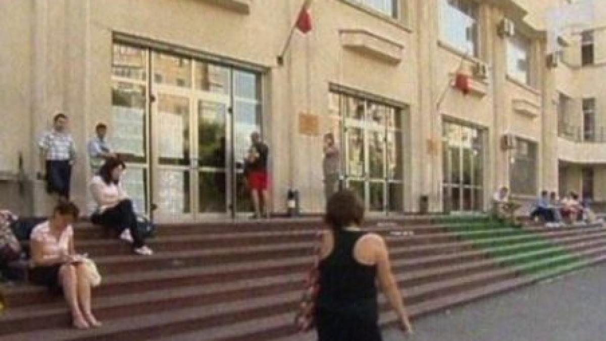 si viitorii magistrati incearca sa copieze la examene video