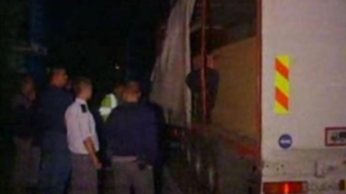 24 de imigranti palestinieni afgani irakieni si iranieni descoperiti la granita intr un tir