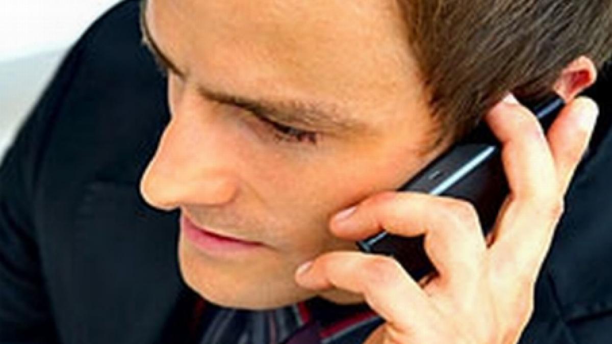 zece galateni escrocati prin telefon de puscariasi