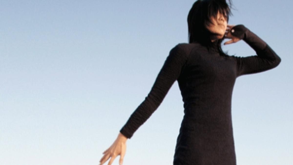 M-Dress - rochiţa neagră care efectuează apeluri telefonice