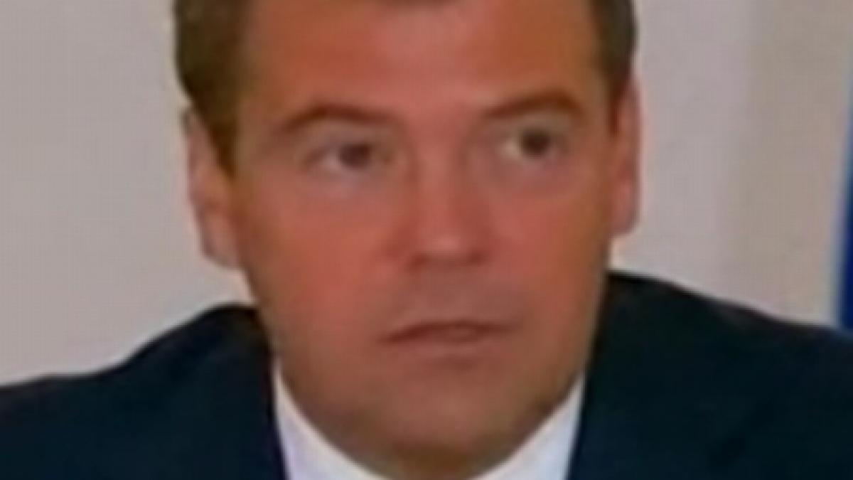 medvedev a criticat un politician rus care scria pe twitter in timpul sedintei de guvern video