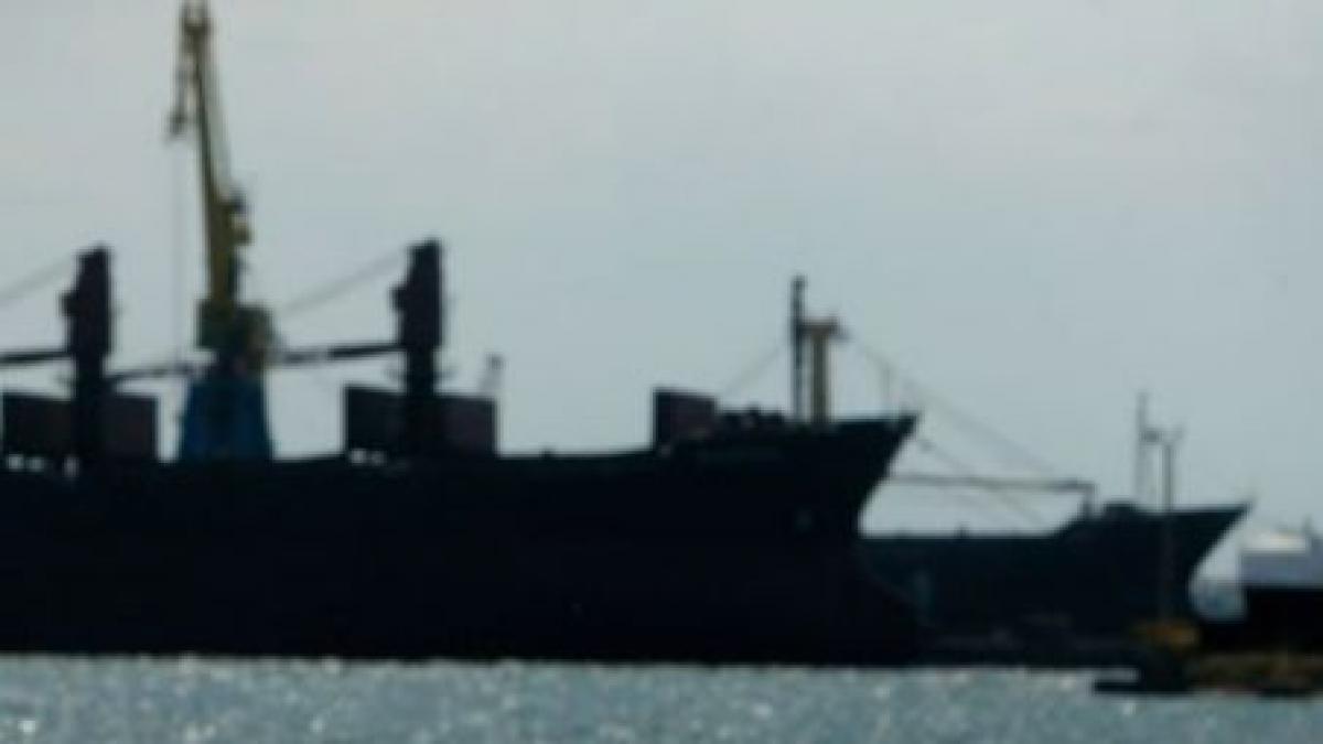 nava incarcata cu fier vechi in pericol de scufundare in marea neagra 17 marinari aflati la bord