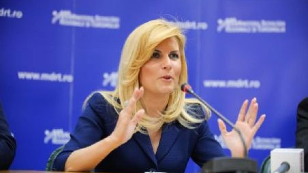 cat castiga salariatii din subordinea elenei udrea video