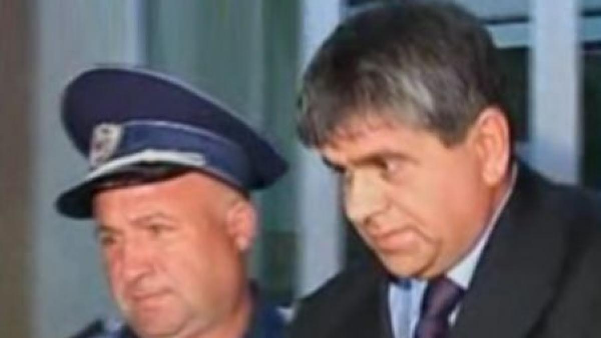 directorul directiei apelor olt retinut de pentru luare de mita si abuz in serviciu video