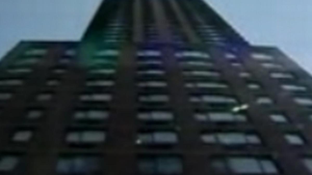 supravietuire miraculoasa a scapat cu viata dupa ce s a aruncat de la etajul 40 video