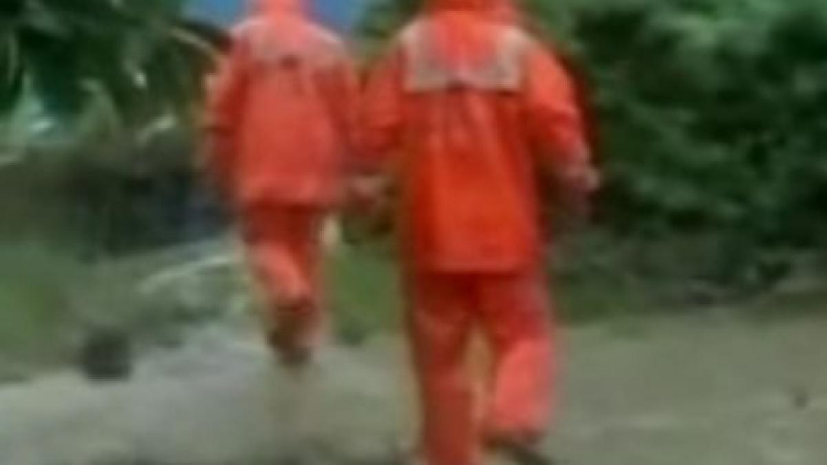 taiwan peste 20 000 de oameni ar putea fi evacuati din cauza unei furtuni tropicale video