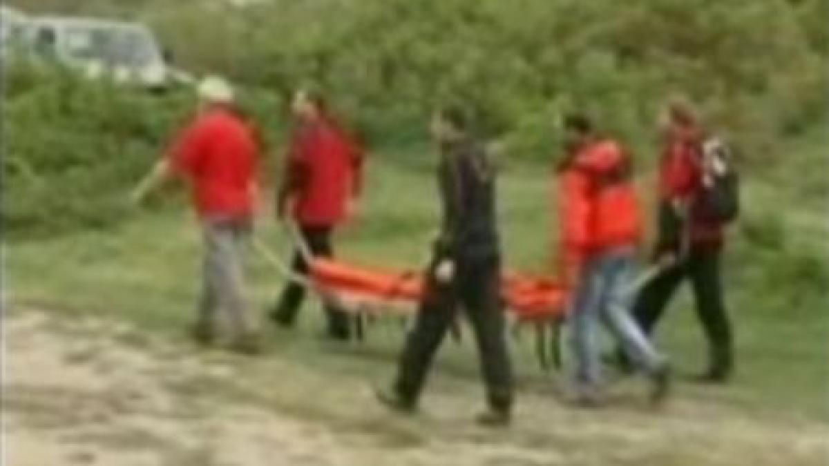 un salvamontist a murit dupa ce a cazut de la 40 de metri inaltime in cheile turzii video