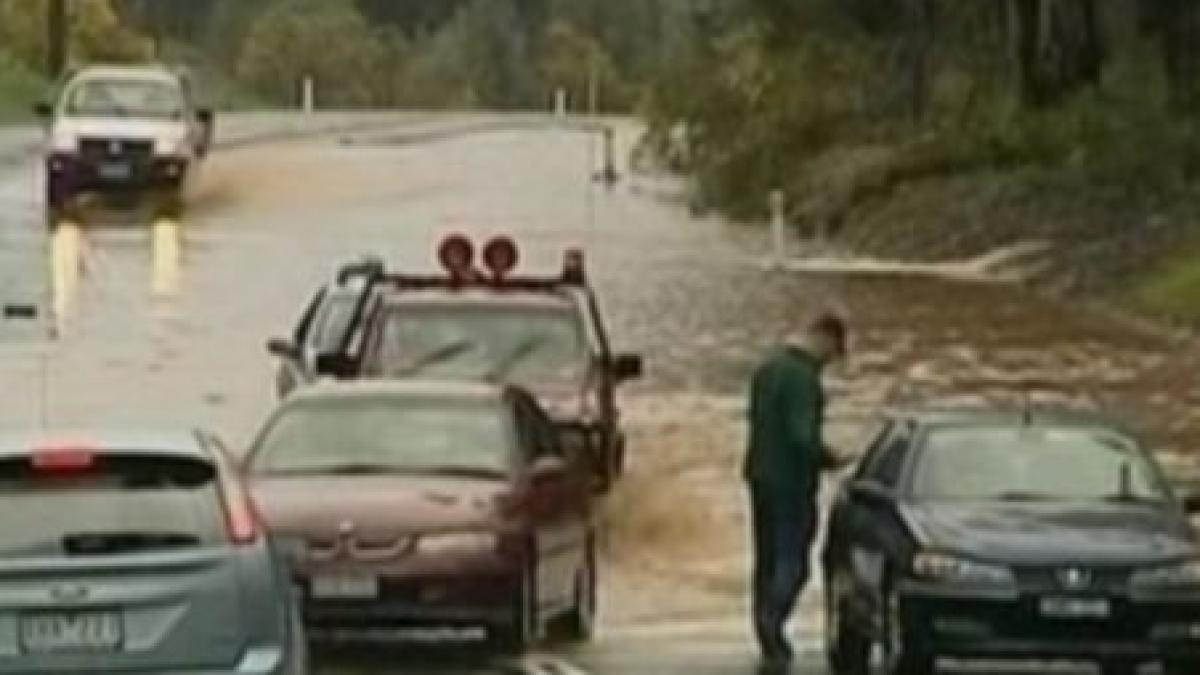 furtuna tropicala earl a facut o victima in estul canadei sute de case au fost inundate din cauza