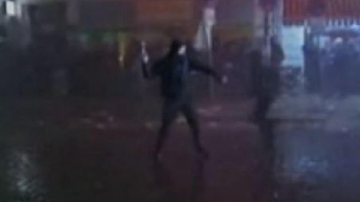 germania ciocniri violente intre politie si 300 de extremisti de stanga video