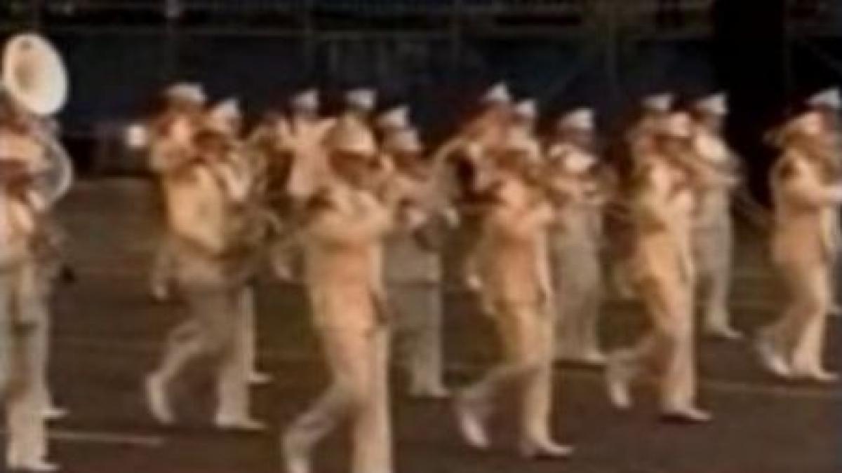 orchestre militare din noua tari au defilat pe strazile moscovei video