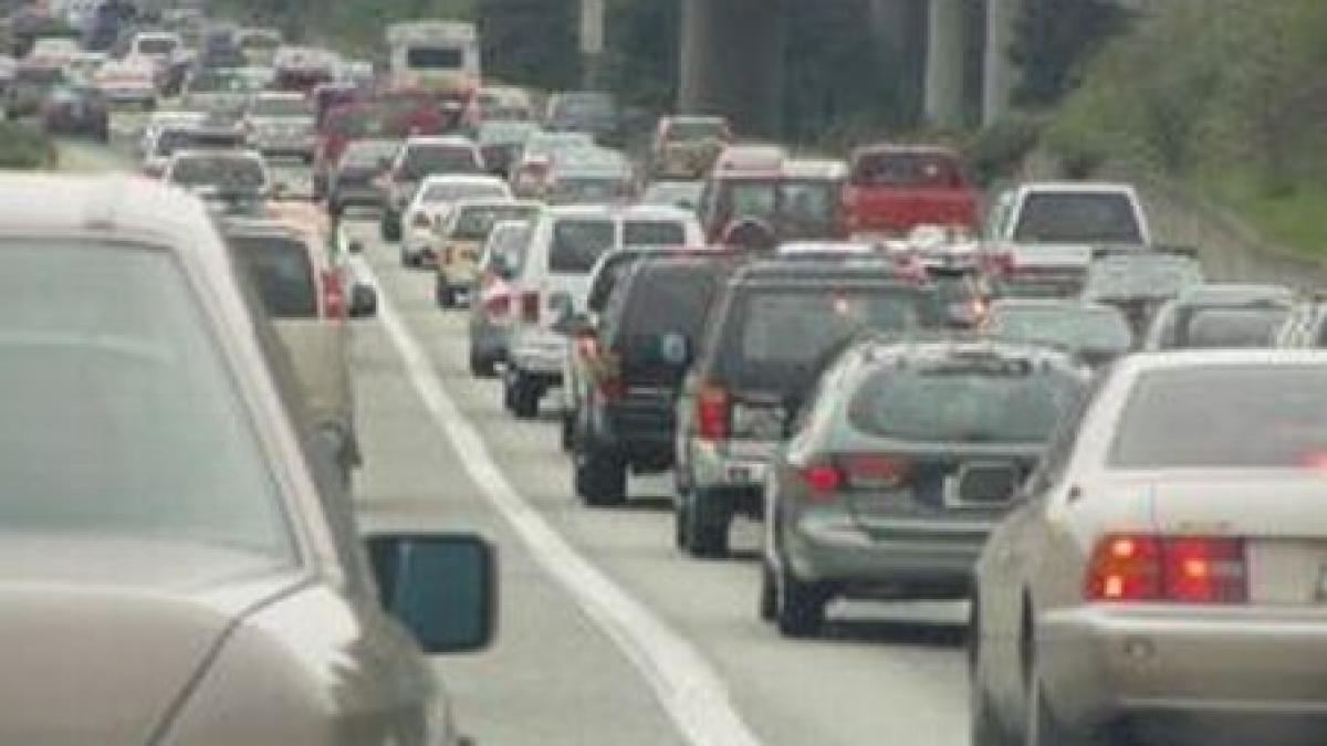 masini distruse si oameni raniti in urma unui carambol pe o autostrada americana