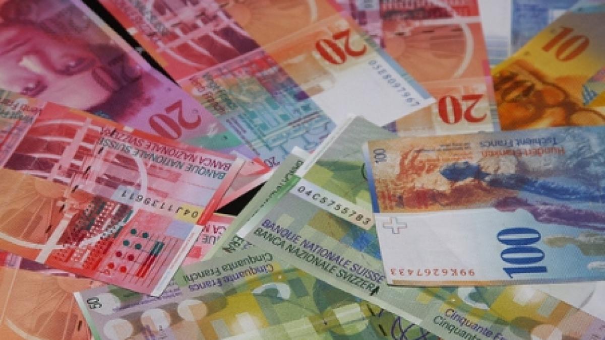 rate mai mari pentru romanii cu credite in franci elvetieni moneda care a atins maximul istoric