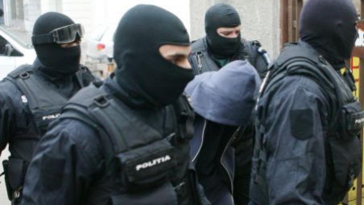 descinderi la 20 de locuinte din mures 22 de suspecti retinuti