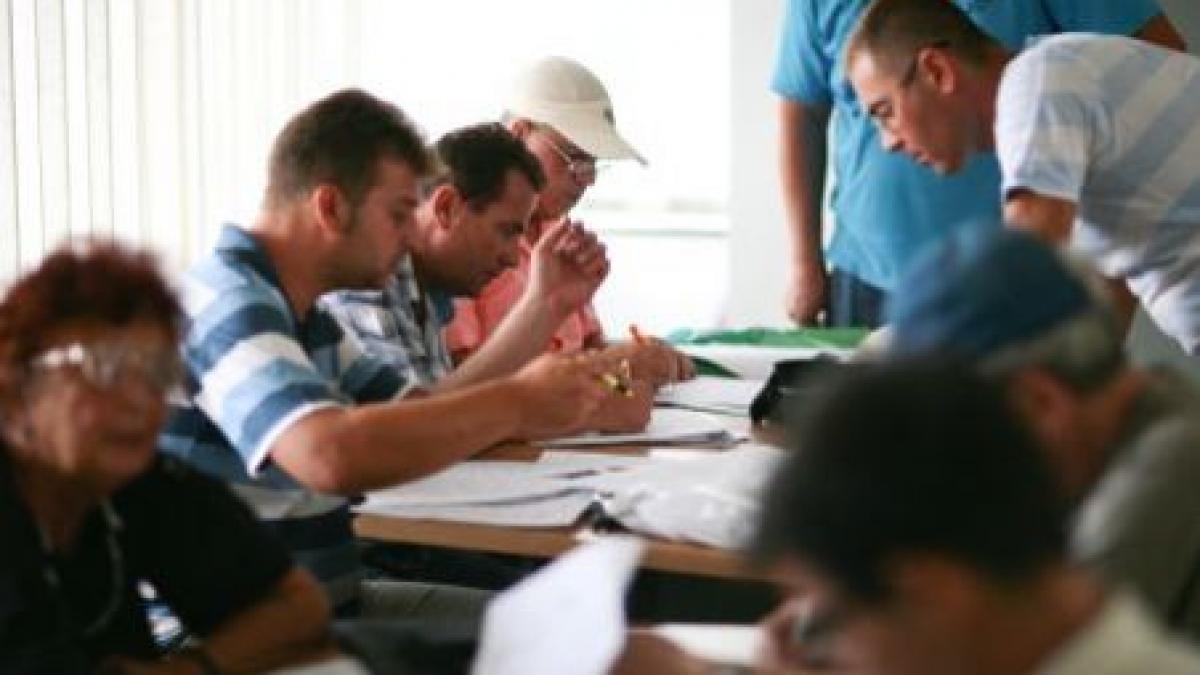 Dublarea contribuţiilor pentru DDA-uri, un proiect cu iniţiator anonim. Băsescu: Un cadou făcut de un ministru care pleca 