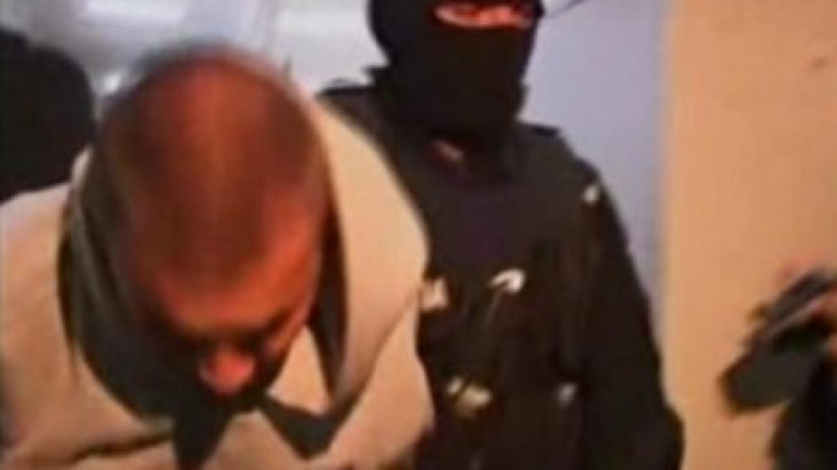 daniel uta i a scuipat pe jurnalisti inainte de a intra in sala de judecata video