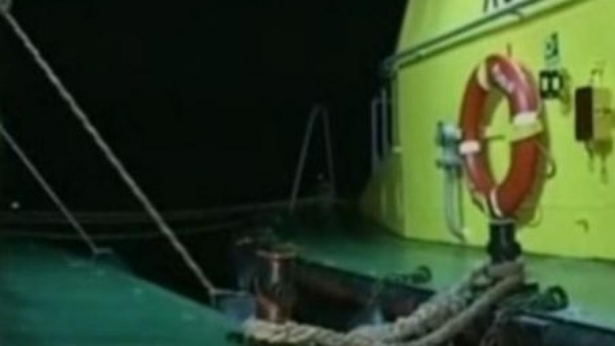 doi scafandri au disparut in marea neagra in apropierea navei turcesti care s a scufundat video