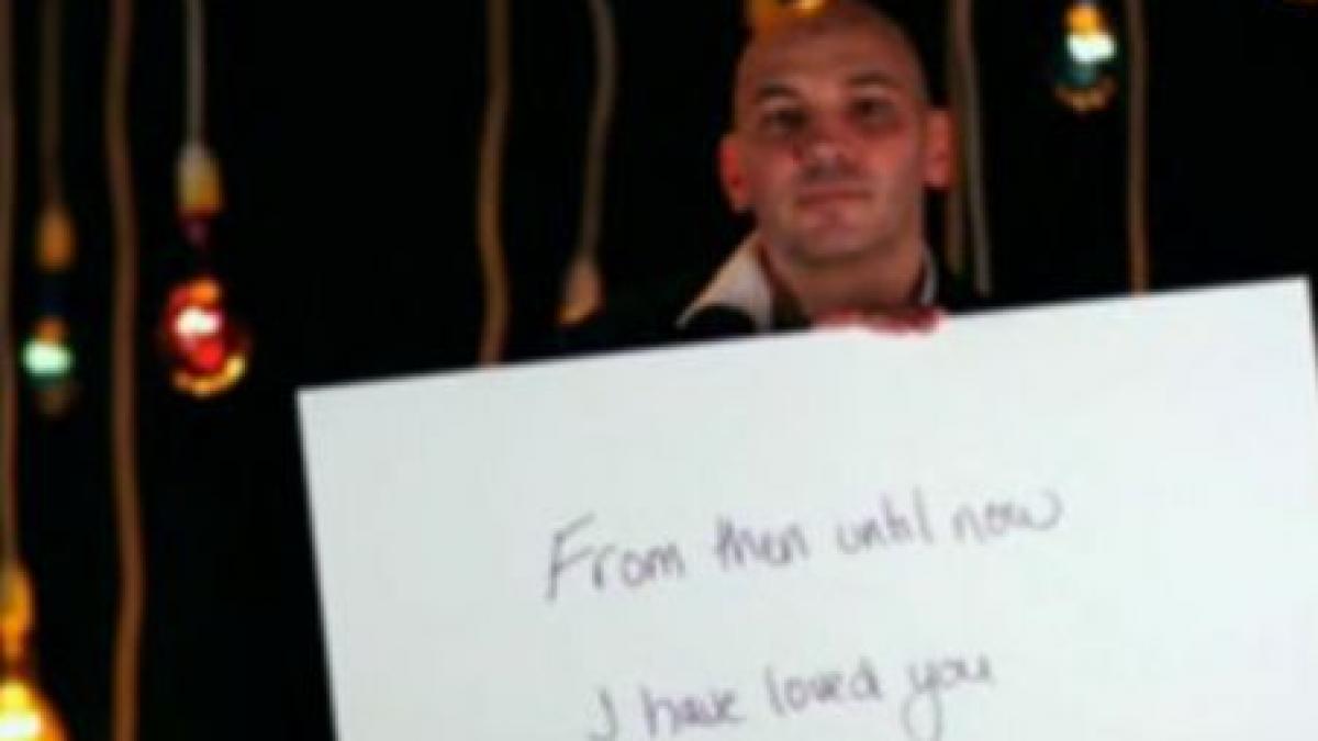 hugh jackman ajuta un barbat bolnav de cancer sa i ureze la multi ani sotiei video