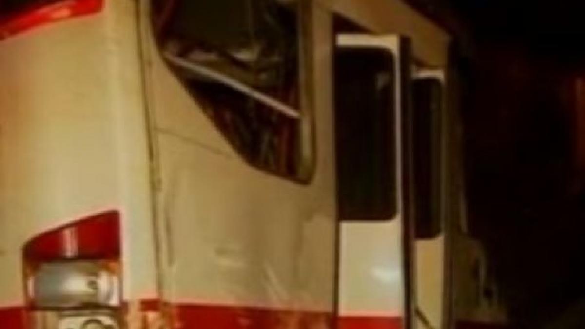 tragedie in brazilia noua morti dupa ce un autobuz a fost lovit de un tren de marfa video