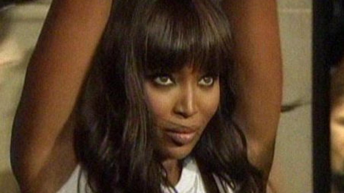 naomi campbell a sarbatorit 25 de ani de cariera video