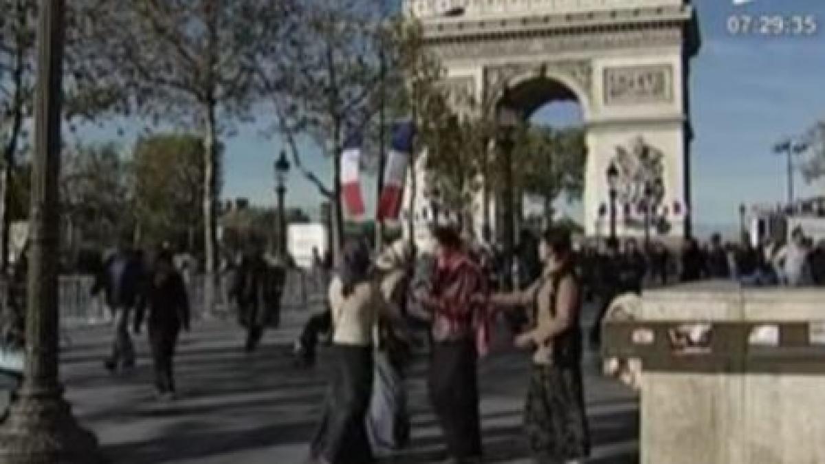 traian basescu se va intalni cu nicolas sarkozy pentru a discuta problema romilor video