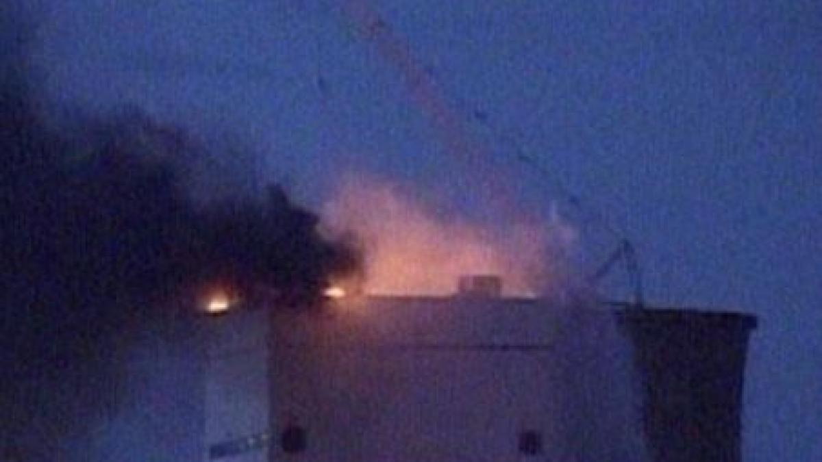 ploiesti alarma la rafinaria de langa oras din cauza unui incendiu la acoperisul unei cladiri din