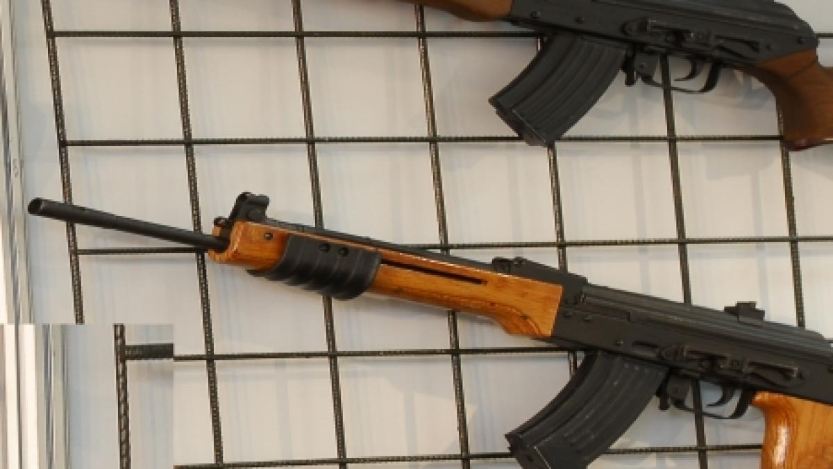 cartelurile de droguri din mexic folosesc pusti ak47 fabricate in romania