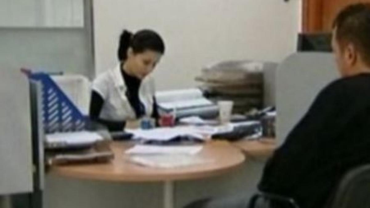 mii de romani refuza semnarea actelor aditionale propuse de banci in cazul ordonantei 50 video