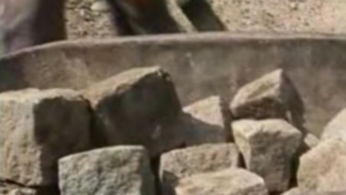 piatra cubica din capitala monument istoric cu o soarta incerta video