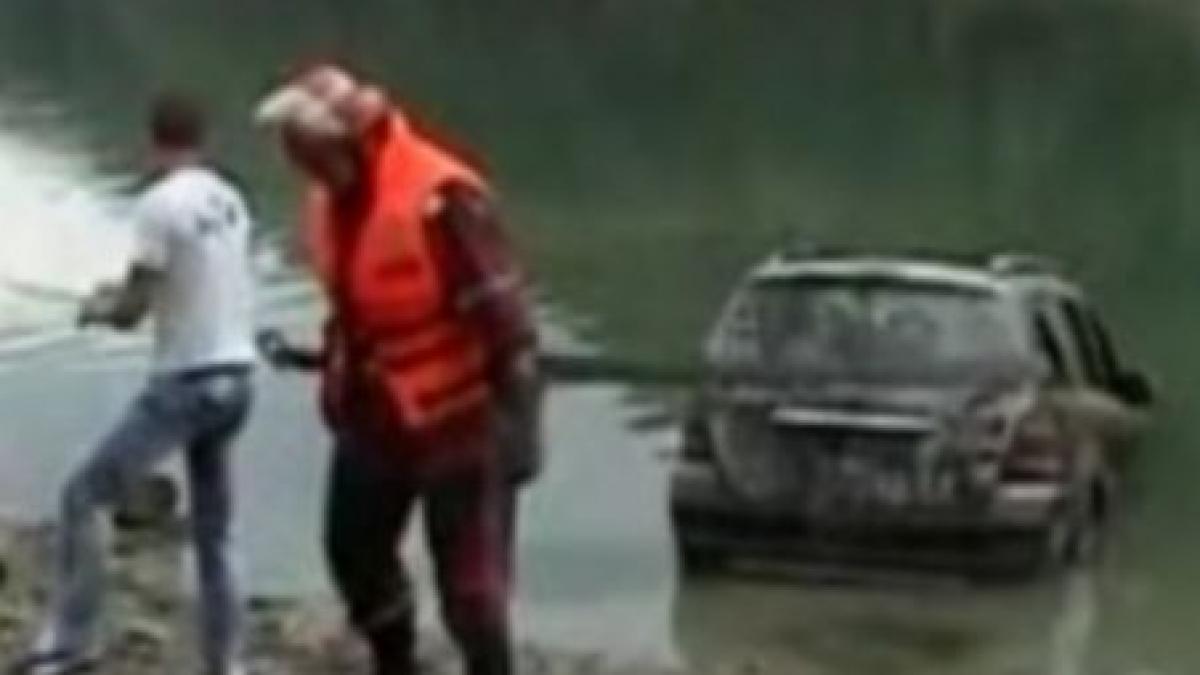 prahova masina de lux descoperita pe fundul unui lac video