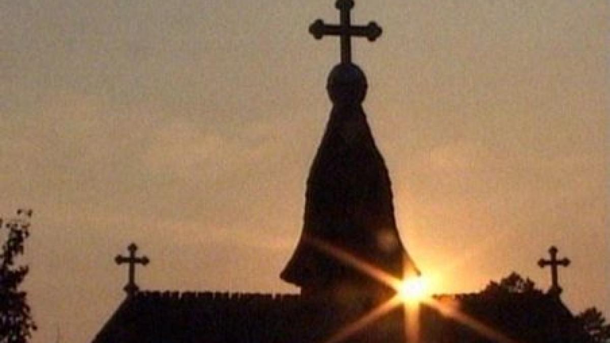 spaga de preot a vrut sa cumpere un post de profesor pentru sotie si a fost pacalit video