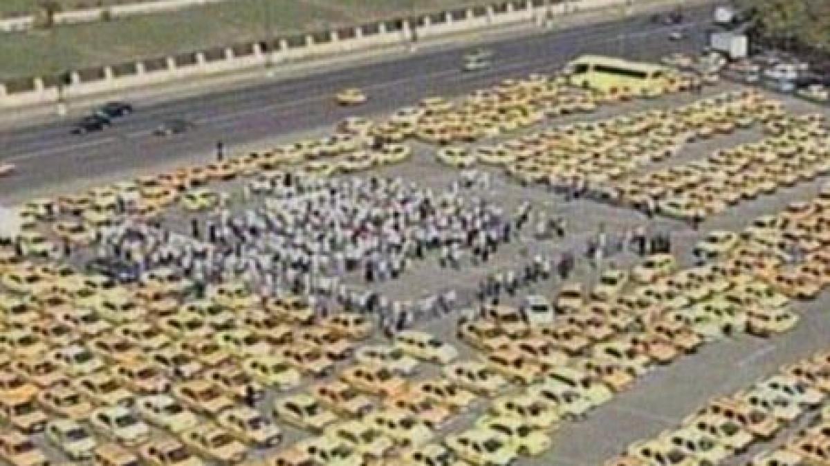 taximetristii independenti au protestat in piata constitutiei video