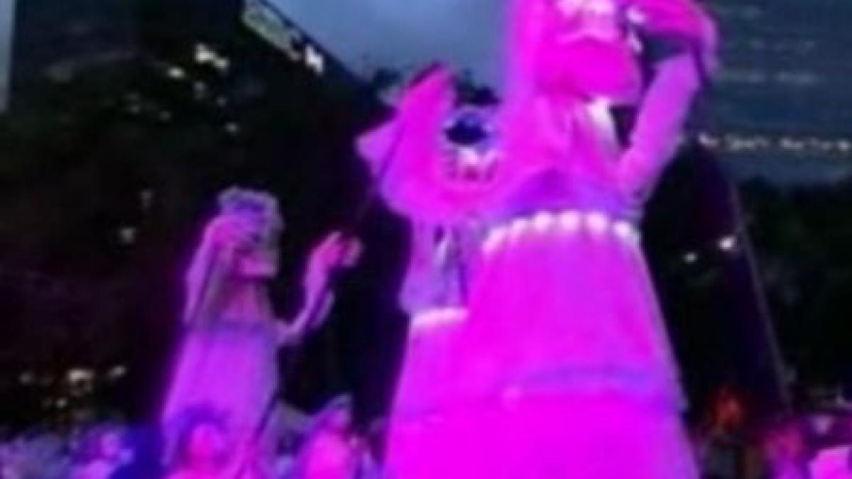 cortegiu de care alegorice in mexic la aniversarea a 200 de ani de la proclamarea independentei