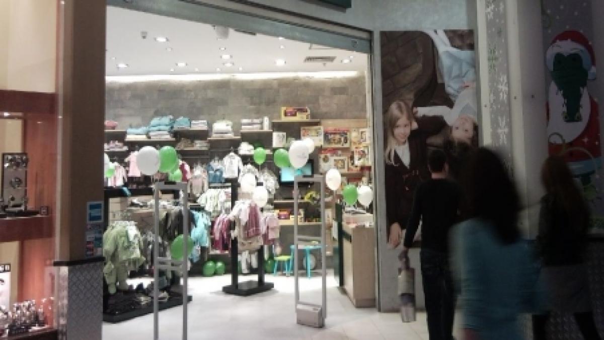 s a prabusit tavanul din carrefour vitan am crezut ca a fost cutremur ne am speriat rau video