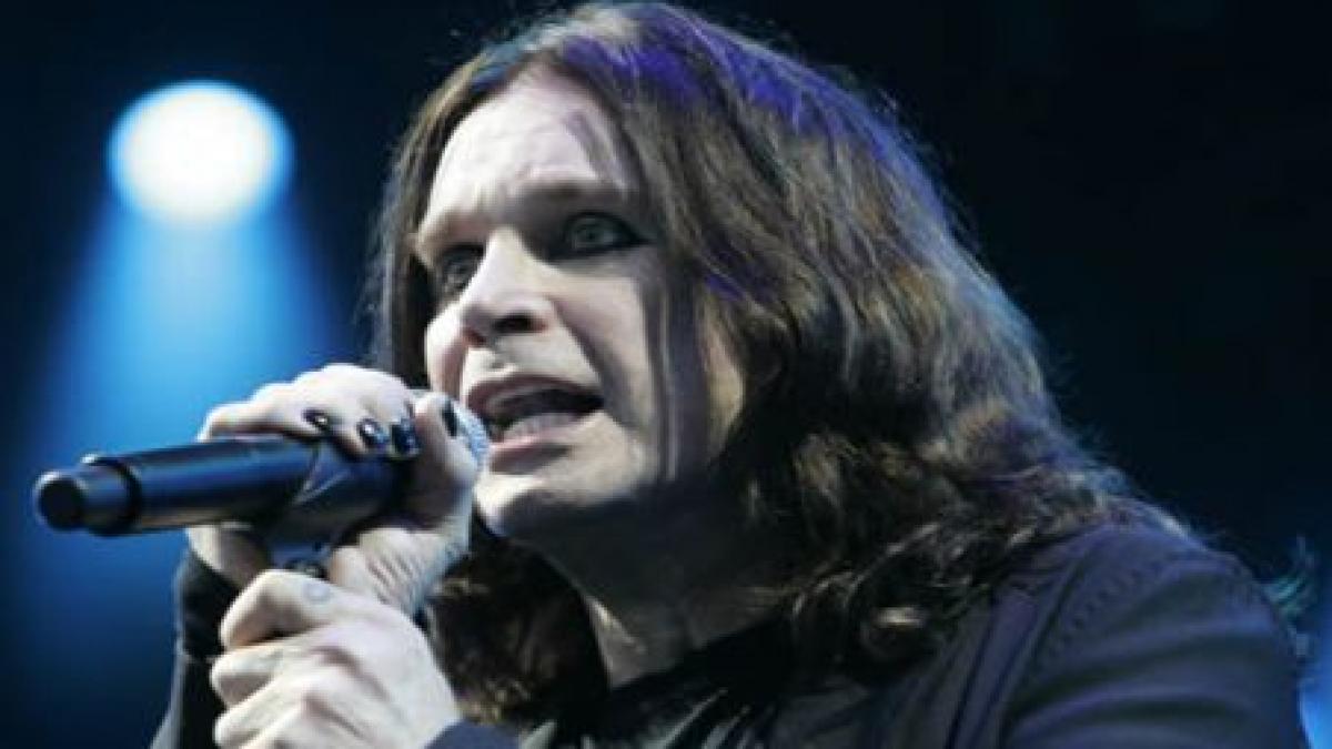 bucuresti tineri retinuti pentru ca vindeau bilete false la concertele guns n roses si ozzy osbourne