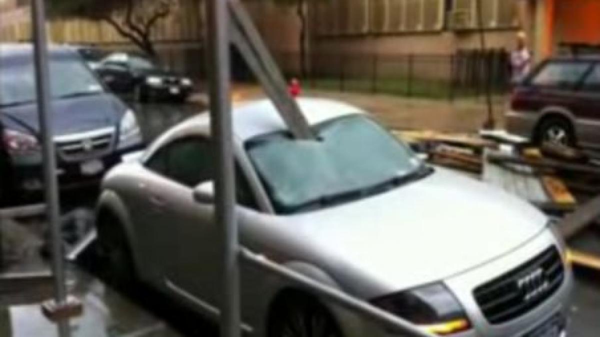 new york o furtuna asemanatoare cu o tornada a ucis un om si a ranit alte zeci de persoane