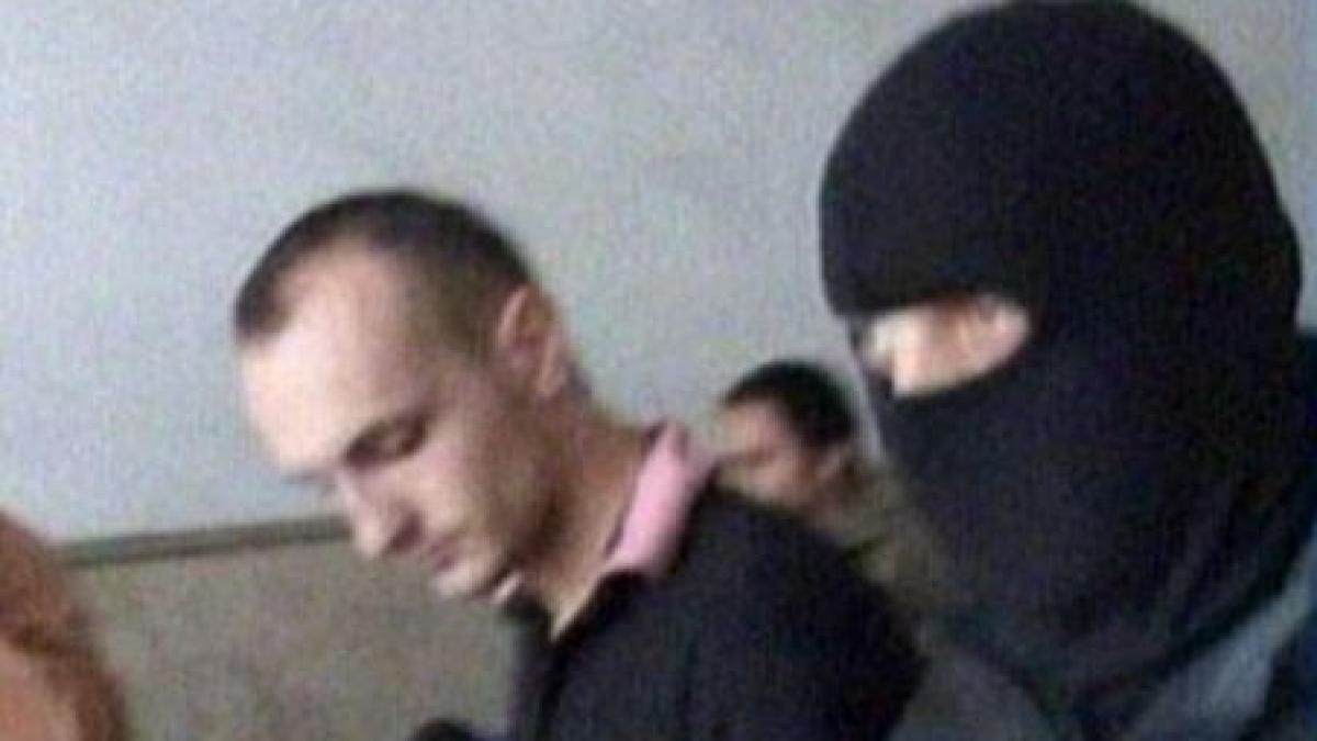 un politist din arad a fost arestat dupa ce a primit mita de 1 600 de euro video