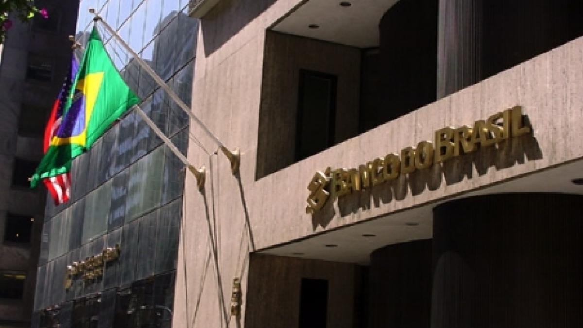 banca braziliei cumpara un miliard de dolari zilnic ca sa limiteze aprecierea realului