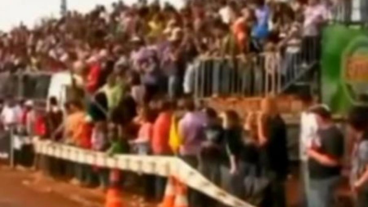 peste 100 de raniti dupa prabusirea unei tribune la o cursa de masini video