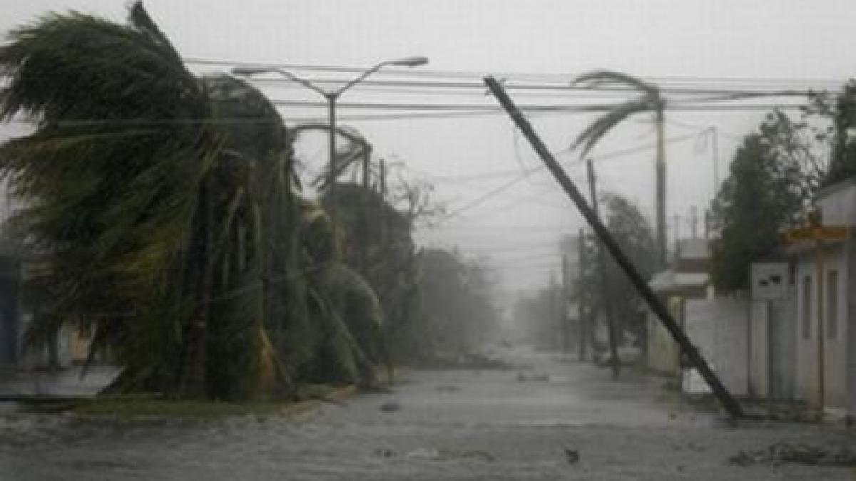 uraganele karl si igor fac ravagii in mexic si insulele bermude