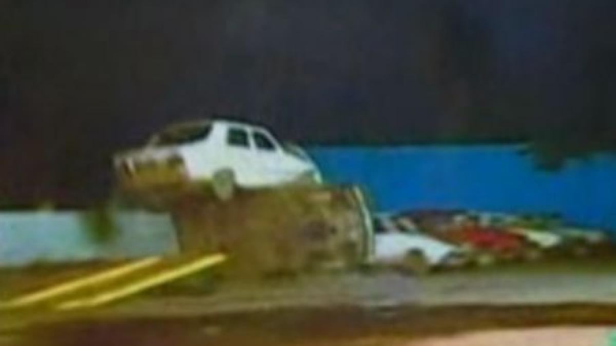 un cascador din buzau rateaza o saritura cu masina video