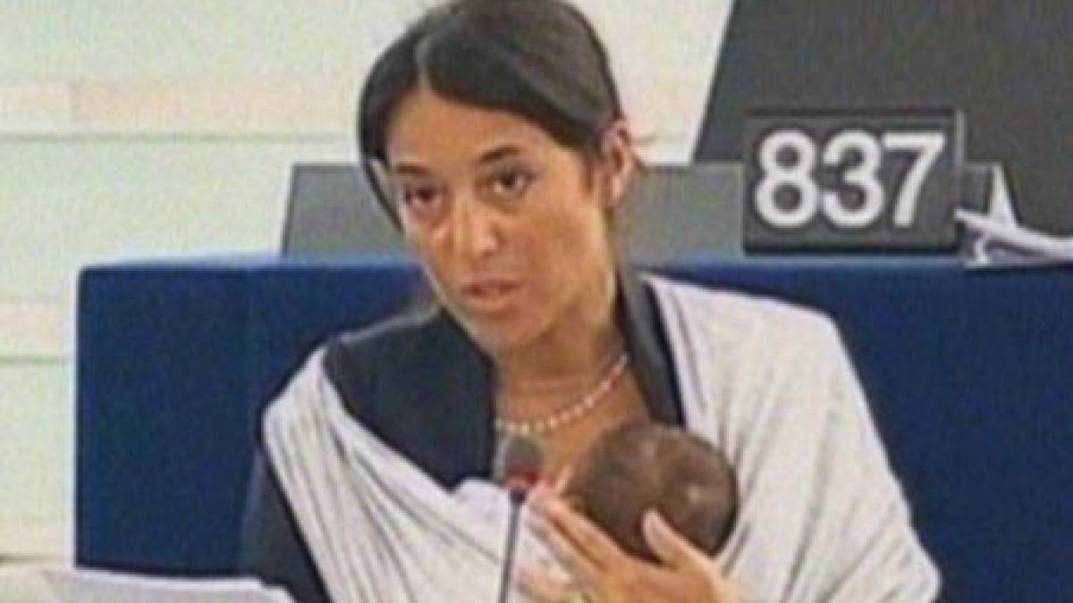 discurs cu bebelusul in brate in parlamentul european video