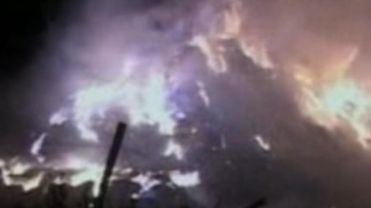 20 de persoane din navodari pe drumuri din cauza unui incendiu video