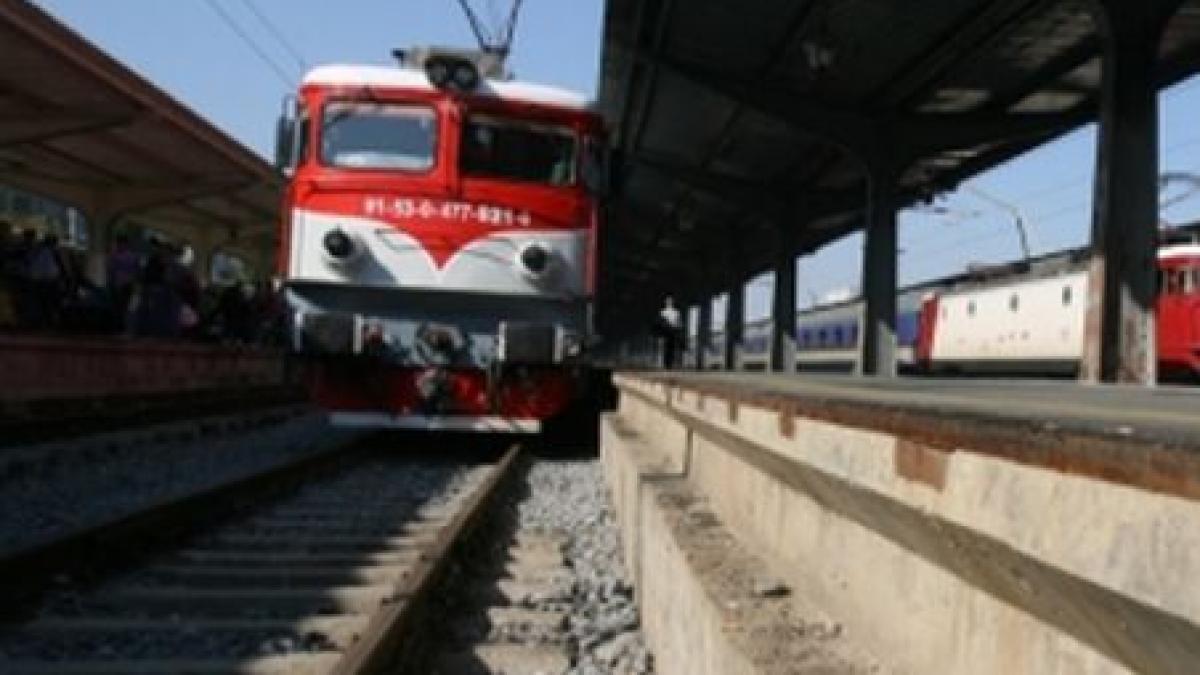 un copil de doi ani a murit dupa ce a fost lovit de scara unui tren video