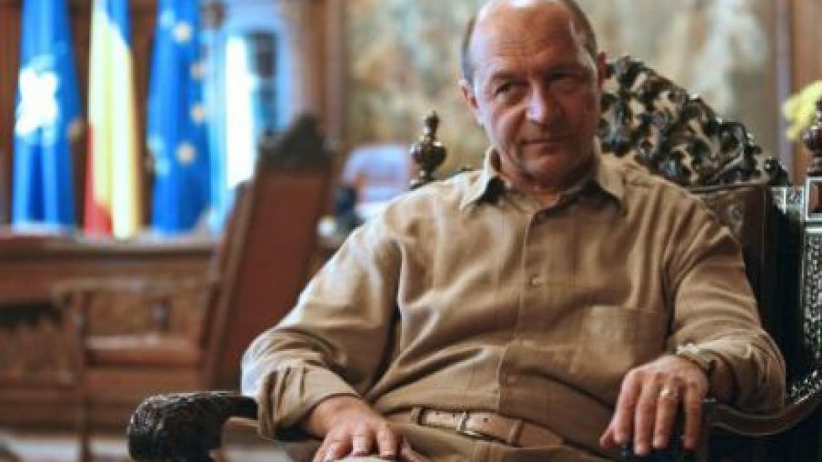 Traian Băsescu nu mai citeşte ziarele, dar administraţia a cheltuit peste 33.000 de euro pe achiziţii de presă, în 2010 (VIDEO)